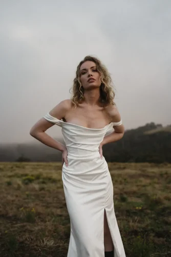 The Narla wedding dress, Scoop with curved bust support, Continual gown without seam separation